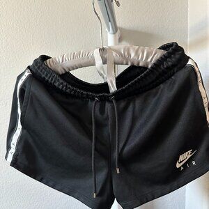 Nike Women's Shorts - Size Small